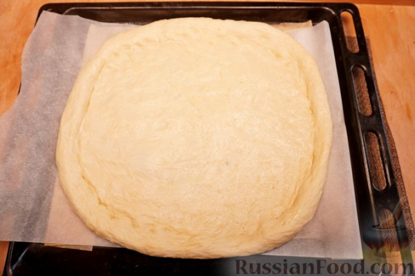 Пицца с курицей, грушей, орехами и соусом Алонсо